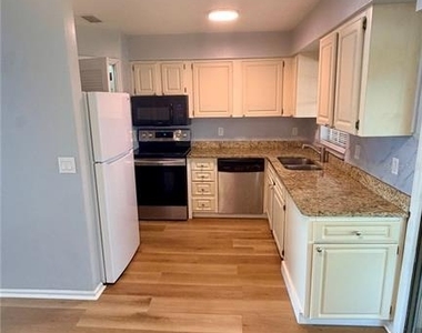 1920 E Edgewood Drive - Photo Thumbnail 4