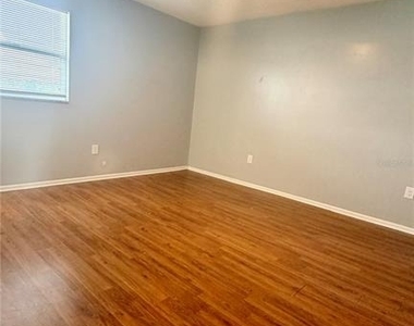 1920 E Edgewood Drive - Photo Thumbnail 10