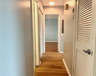 1920 E Edgewood Drive - Photo Thumbnail 8
