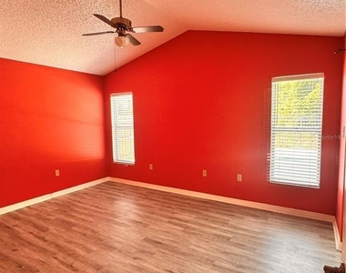 2070 Sarah Louise Drive - Photo Thumbnail 17