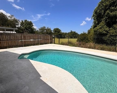 2070 Sarah Louise Drive - Photo Thumbnail 39