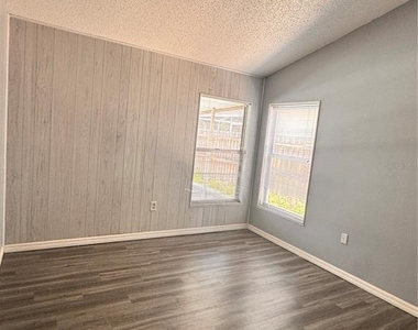 2070 Sarah Louise Drive - Photo Thumbnail 30