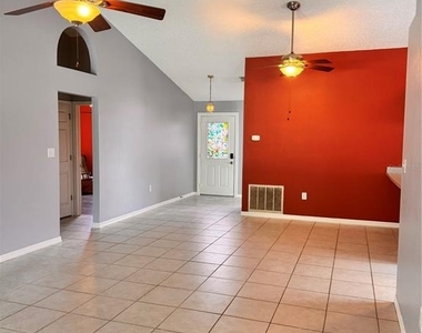 2070 Sarah Louise Drive - Photo Thumbnail 6