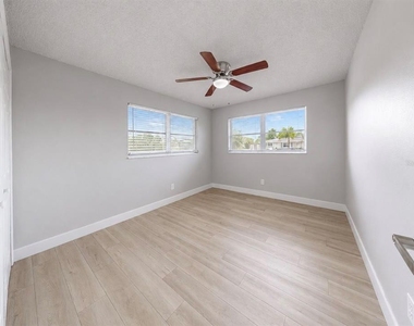 1729 Bikini Court - Photo Thumbnail 32