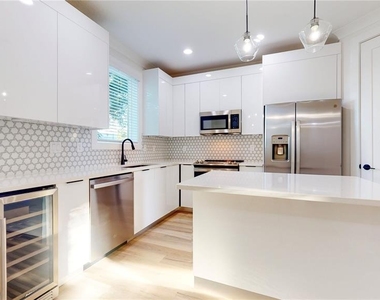 1520 N Pierce Street - Photo Thumbnail 10