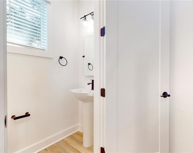 1520 N Pierce Street - Photo Thumbnail 17