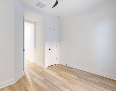 1520 N Pierce Street - Photo Thumbnail 4