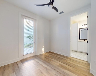 1520 N Pierce Street - Photo Thumbnail 3