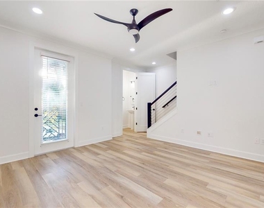 1520 N Pierce Street - Photo Thumbnail 15