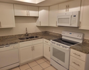 1508 N Saturn Avenue - Photo Thumbnail 3