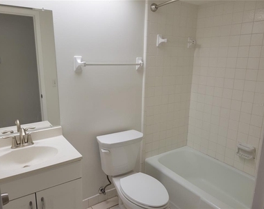 1508 N Saturn Avenue - Photo Thumbnail 8
