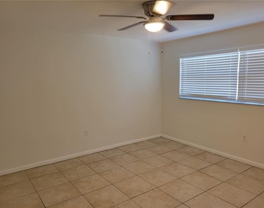 1508 N Saturn Avenue - Photo Thumbnail 5