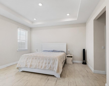5689 Hawks Cay Street - Photo Thumbnail 6