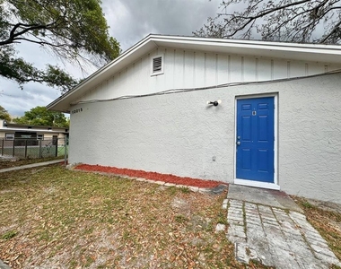 10015 N Aster Avenue - Photo Thumbnail 2