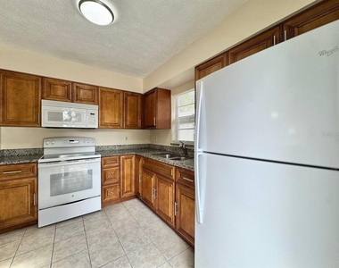 10015 N Aster Avenue - Photo Thumbnail 11