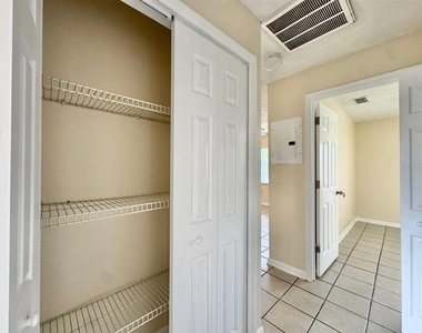 10015 N Aster Avenue - Photo Thumbnail 18