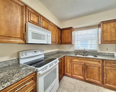 10015 N Aster Avenue - Photo Thumbnail 10