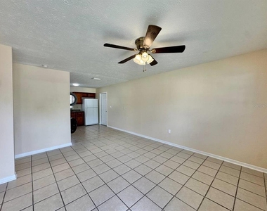 10015 N Aster Avenue - Photo Thumbnail 3