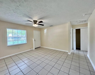 10015 N Aster Avenue - Photo Thumbnail 5
