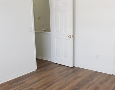 6138 Olivedale Drive - Photo Thumbnail 10