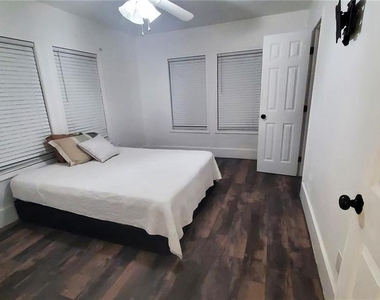 1034 16th Avenue S - Photo Thumbnail 3