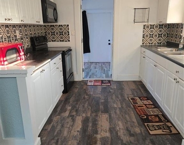 1034 16th Avenue S - Photo Thumbnail 13