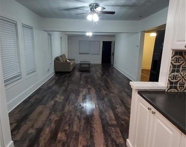 1034 16th Avenue S - Photo Thumbnail 5