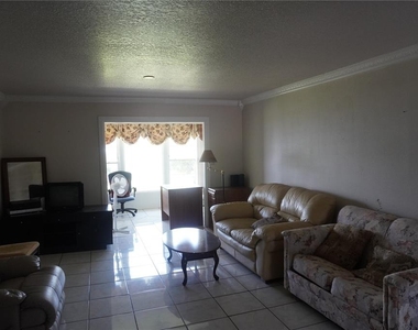333 Lake Howard Drive Nw - Photo Thumbnail 4