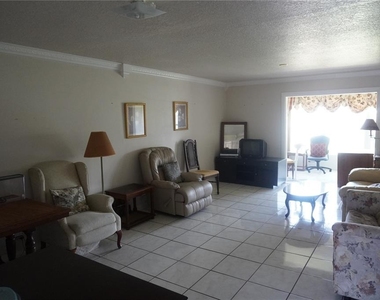 333 Lake Howard Drive Nw - Photo Thumbnail 3