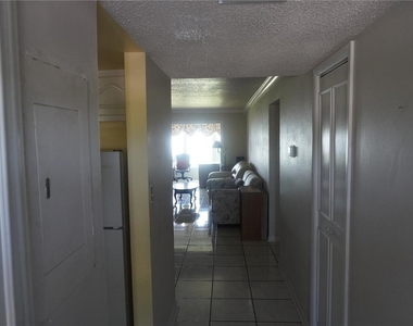 333 Lake Howard Drive Nw - Photo Thumbnail 2