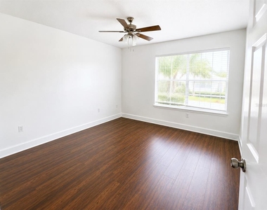 1218 Bermuda Lakes Lane - Photo Thumbnail 13