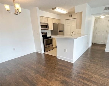 1218 Bermuda Lakes Lane - Photo Thumbnail 8