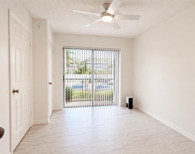 120 Blue Point Way - Photo Thumbnail 7