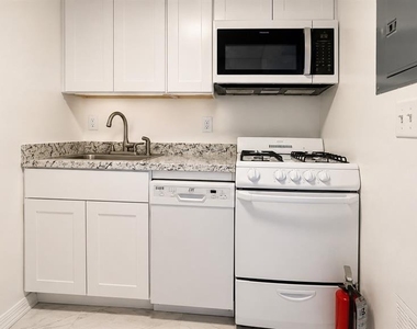120 Blue Point Way - Photo Thumbnail 6