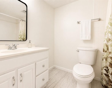 120 Blue Point Way - Photo Thumbnail 9