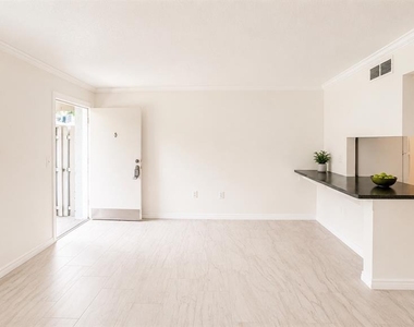 120 Blue Point Way - Photo Thumbnail 4