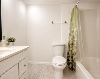 120 Blue Point Way - Photo Thumbnail 10