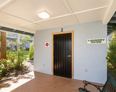 120 Blue Point Way - Photo Thumbnail 13