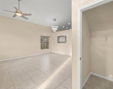 5438 Sw 49th Avenue - Photo Thumbnail 4