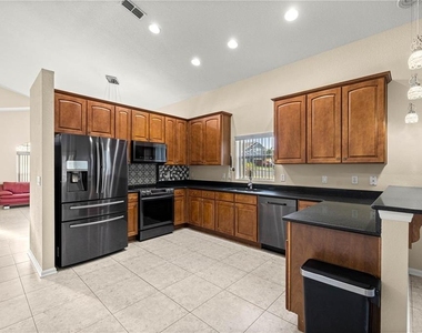 5438 Sw 49th Avenue - Photo Thumbnail 3