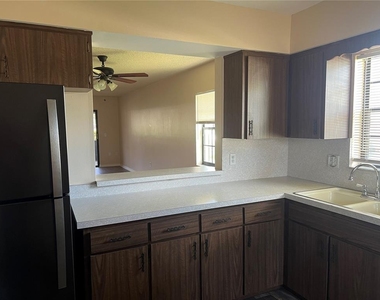937 Michigan Avenue - Photo Thumbnail 6