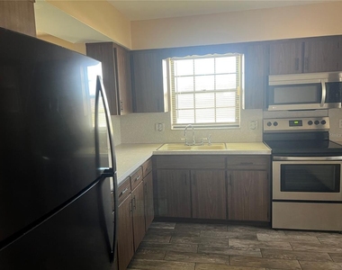 937 Michigan Avenue - Photo Thumbnail 5
