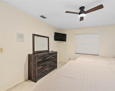 1435 Paula Drive - Photo Thumbnail 7