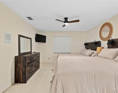 1435 Paula Drive - Photo Thumbnail 6