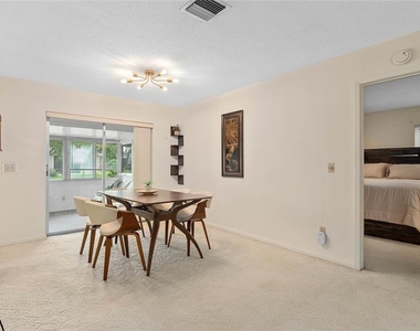 1435 Paula Drive - Photo Thumbnail 3