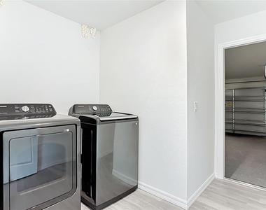 3067 Quarter Street - Photo Thumbnail 5