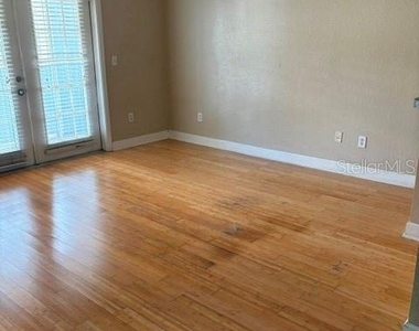 202 E South Street - Photo Thumbnail 3