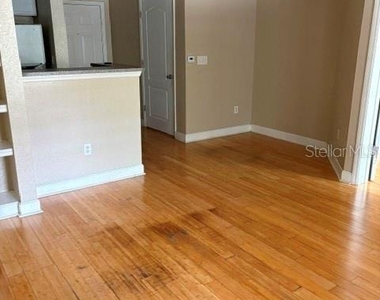 202 E South Street - Photo Thumbnail 4