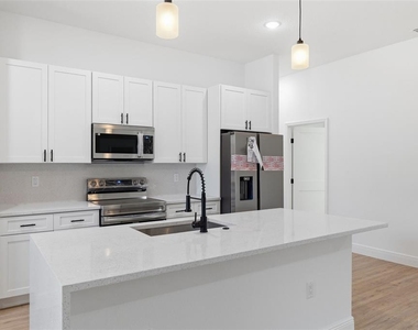 2652 W Paragon Lane - Photo Thumbnail 13