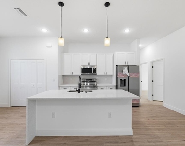 2652 W Paragon Lane - Photo Thumbnail 15